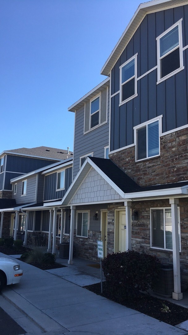 3 Story Vineyard Townhome w 1 car attached... - 3 Story Vineyard Townhome w 1 car attached...