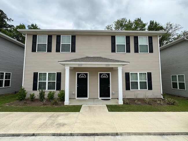 Building Photo - 2225 Cedarbrook Ct