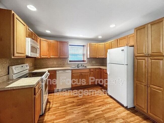Building Photo - 1585 W Southern Ave Unit #6
