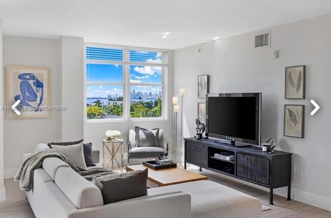 Photo - 1555 N Treasure Dr Unidad 509