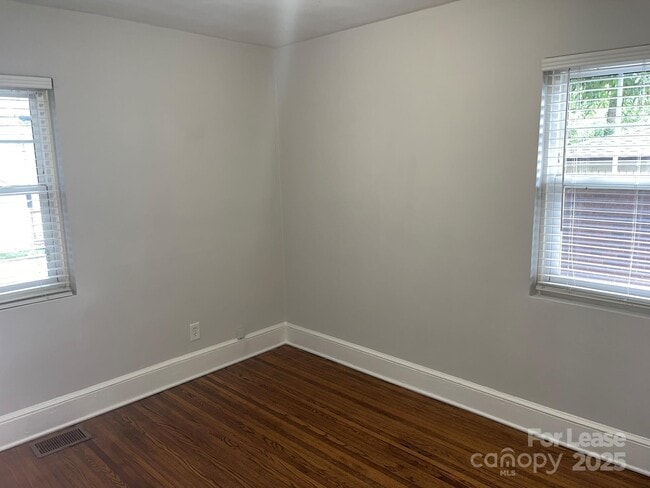 Photo - 1800 Hall Ave