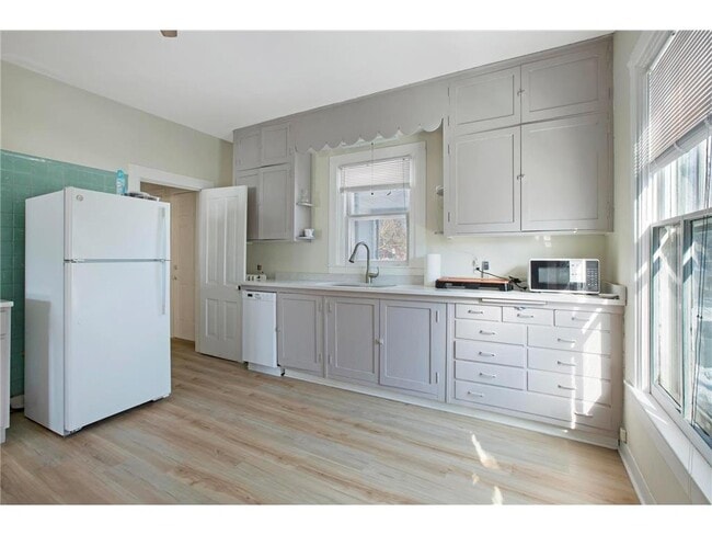 Photo - 333 W 2nd St Unit 3