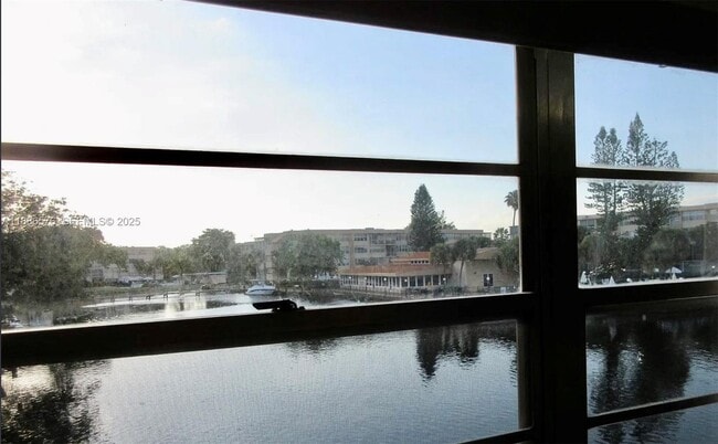 Photo - 2775 Taft St Unit 211