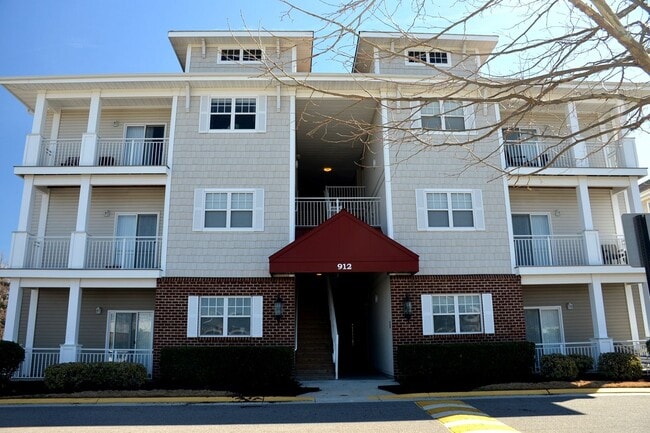 Photo - ENJOY CAREFREE LIVING AT IT'S BEST W/ PRIME LOCATION NEAR TOWN CENTER!!