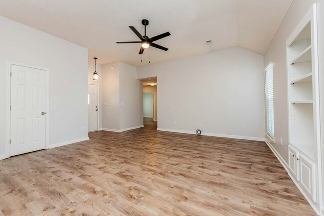 Photo - 104 Lupine Way