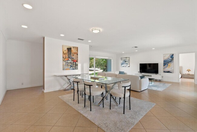 Photo - 3080 NE 43rd St