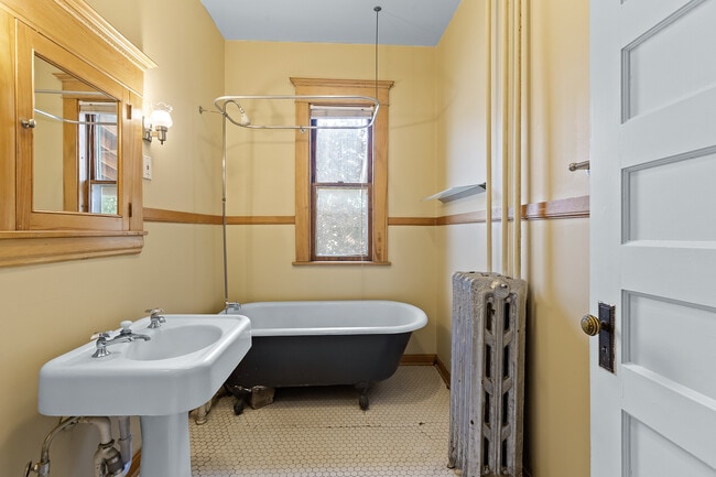 2209 Pleasant, Llc