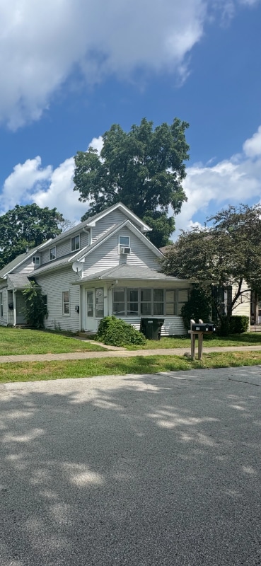 Building Photo - 216 E Lincoln St Rental