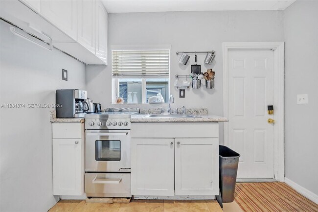 Photo - 5207 Hayes St