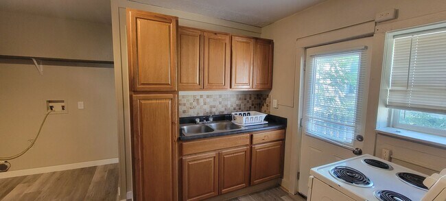 627 North St Unit 1
