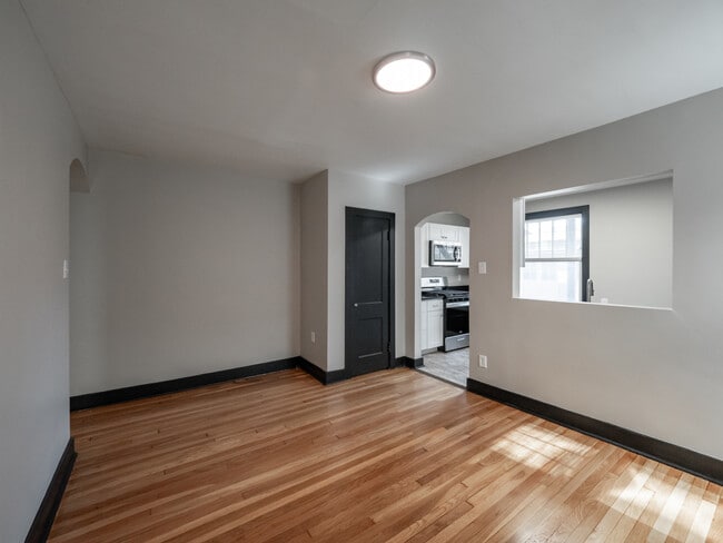 Photo - Regent Square