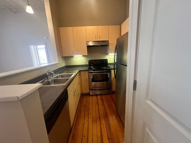 Photo - 121 W Broad St