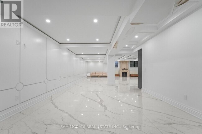 Photo - 1394 Lorne Park Rd