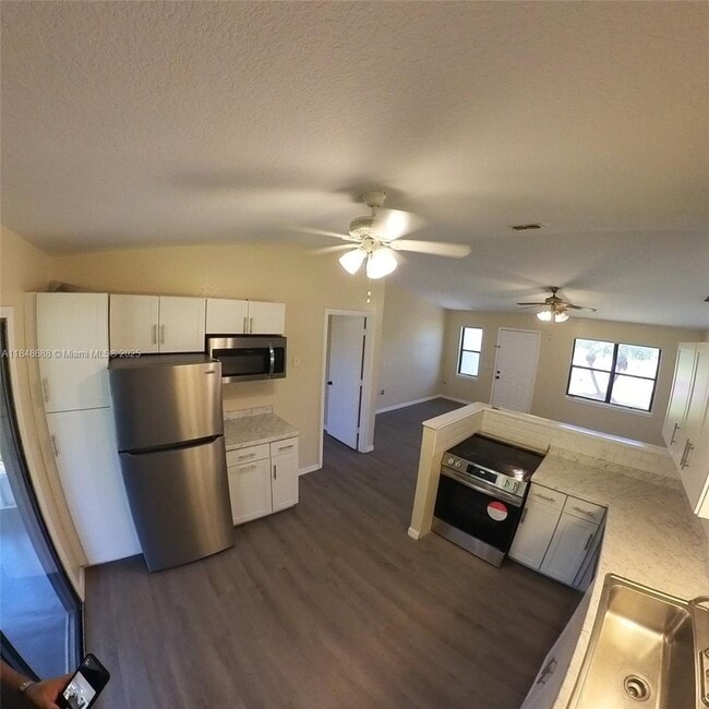 Photo - 21548 Seyburn Terrace