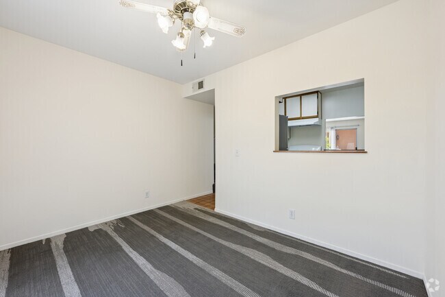 2BR, 2BA - 1000SF - Dining Room
