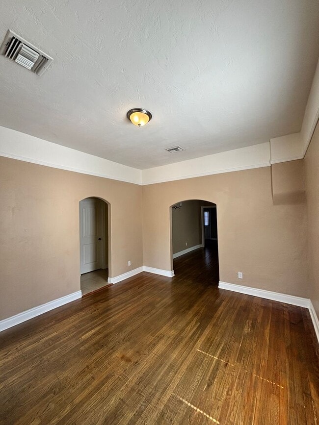 242 N 2nd Ave