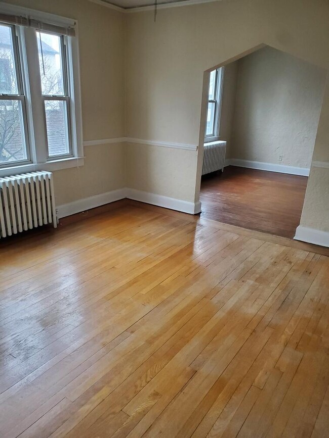 Building Photo - 19 Oak St Unit 2nd Fl