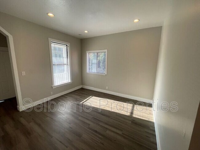 Photo - 1946 E 20th St