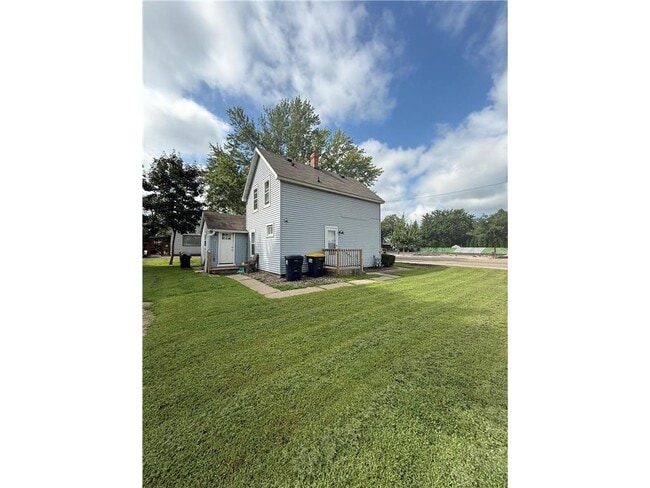 Building Photo - 20660 Holyoke Ave