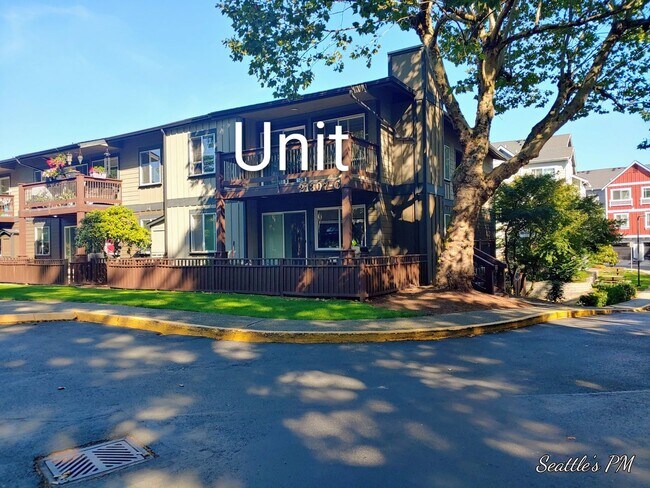 Building Photo - Beatiful Top Floor Condo-Close to Light Rail Unit C313