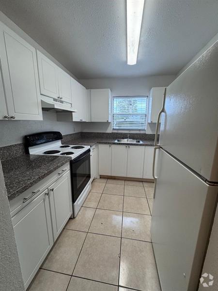 Building Photo - 8011 NW 35th Ct Rental
