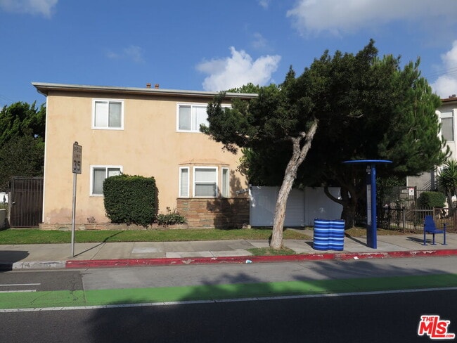 Building Photo - 2221 Ocean Park Blvd Unit 5