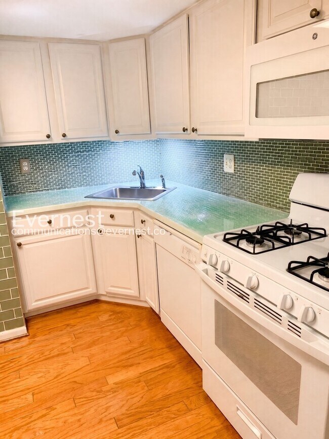 Photo - Spacious 3 Bed, 2 Bath Condo / Coming Soon! Unit Apartment 2c