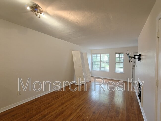 Photo - 620 SW 10th Ln