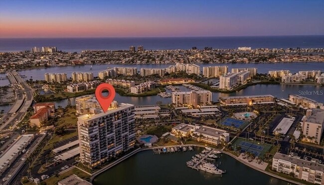 Building Photo - 7300 Sun Island Dr S Unit 905