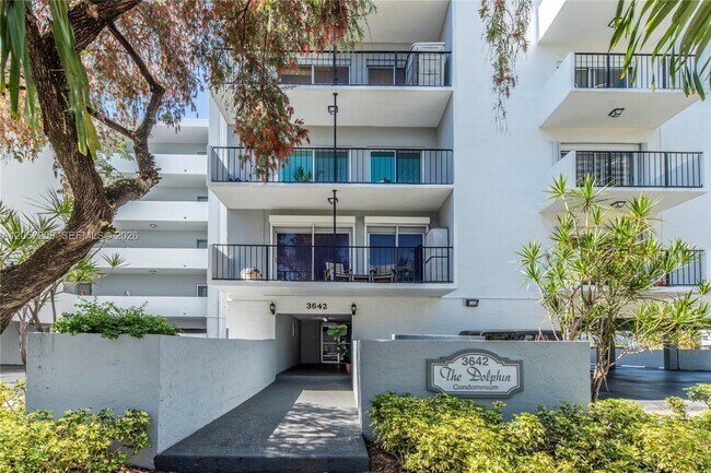 Photo - 3642 NE 171 St Unit 305