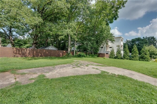 1424 Hosea L Williams Dr NE