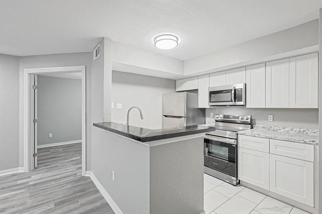 Building Photo - 9839 Walnut St Unit T110