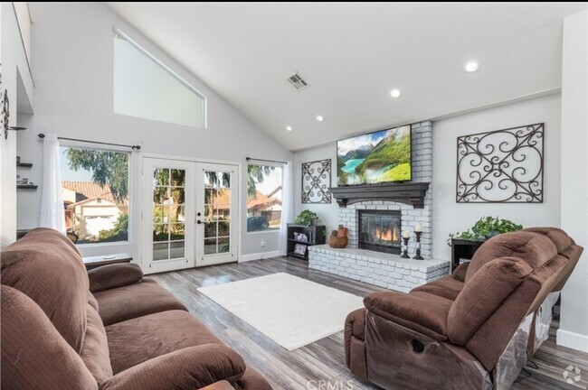 Building Photo - 22361 Loch Lomond Dr Rental
