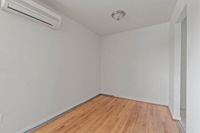 Photo - 301X Dupont Ave