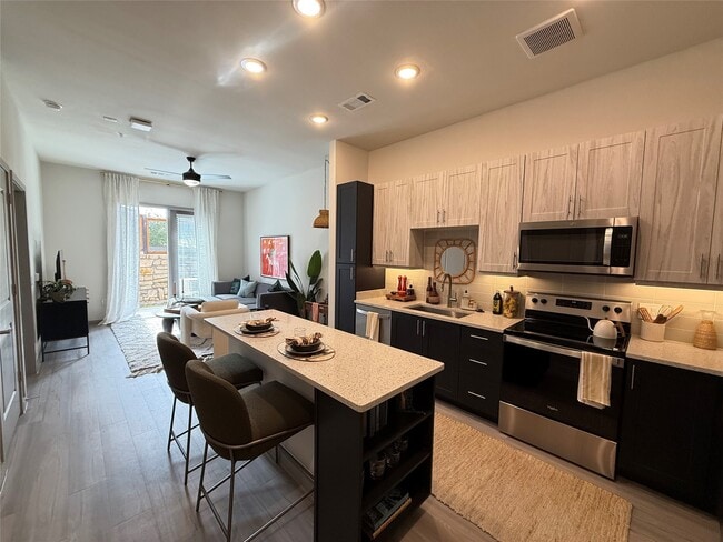 Photo - 11604 Stonehollow Dr