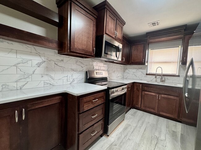Photo - 920 1st St