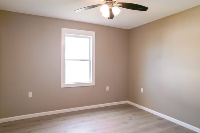 Photo - 880 Avenue G
