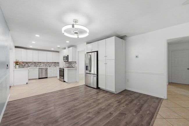 Photo - 4404 Meadow Creek Cir