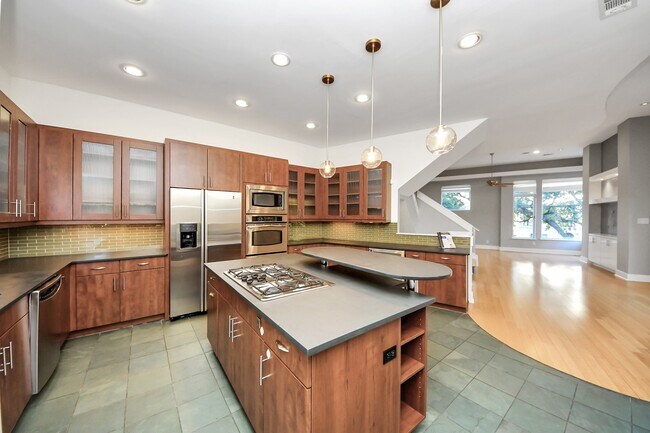 Photo - 1610 Calumet St