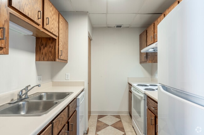 2BR, 1BA - 875SF - Kitchen
