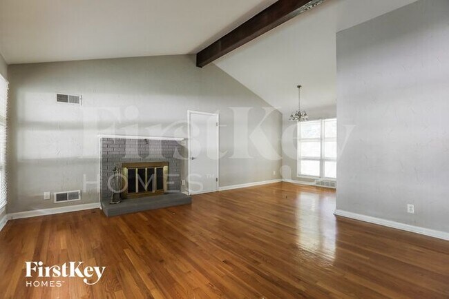 Photo - 7923 Maple St