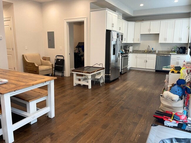 Photo - 2044 Beacon St