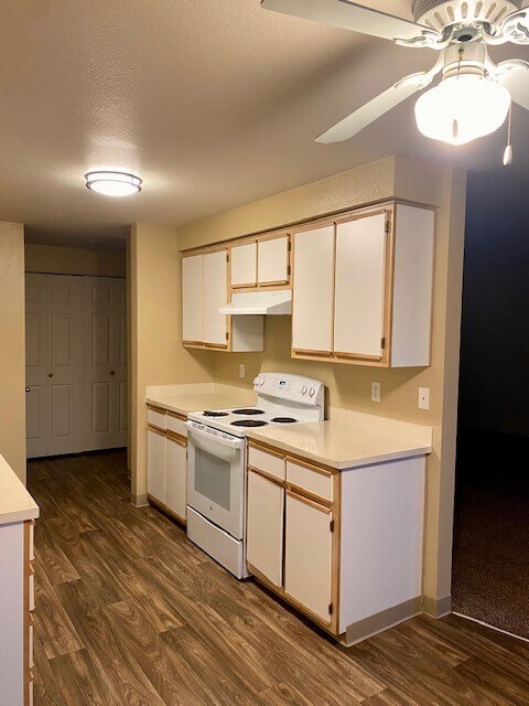 2 bed/1bath 824sq ft