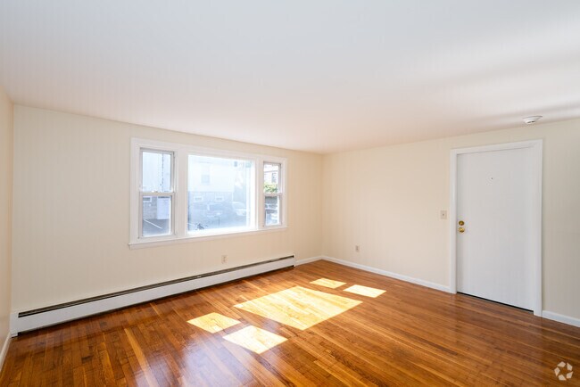 2BR, 1BA - 766SF - Living Room