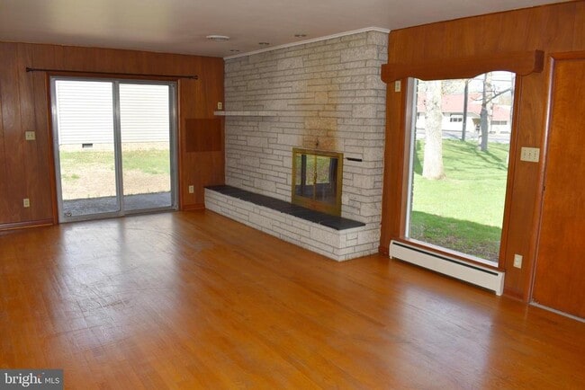 Photo - 6056 Lincoln Way W