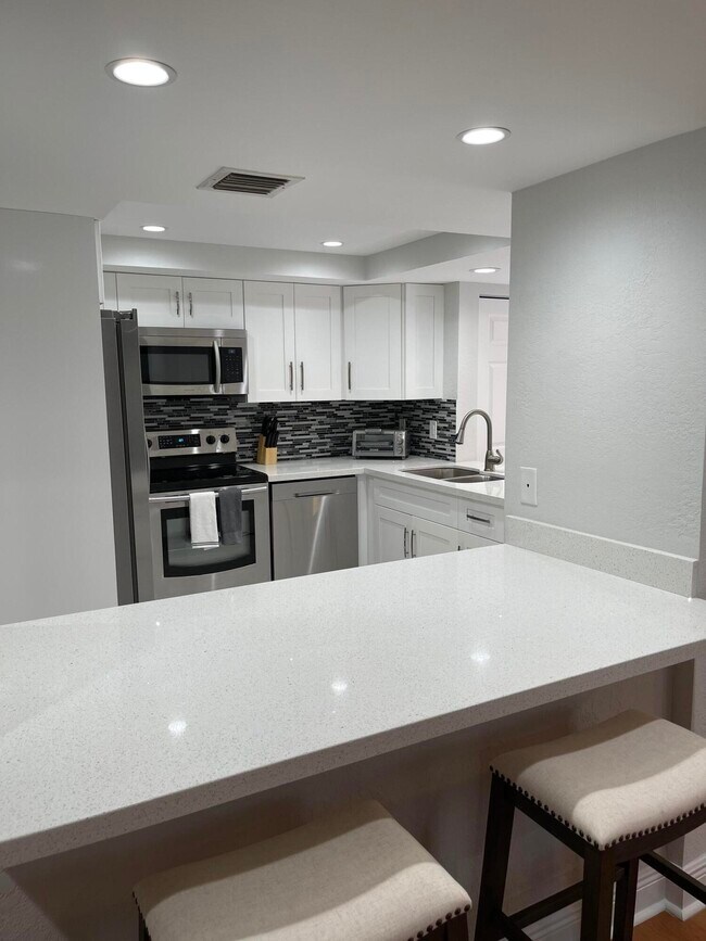 Photo - 1660 12 Oaks Way Unit 203