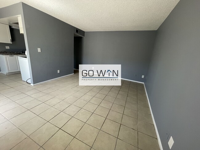 Building Photo - 36 E Ingram St Unit D