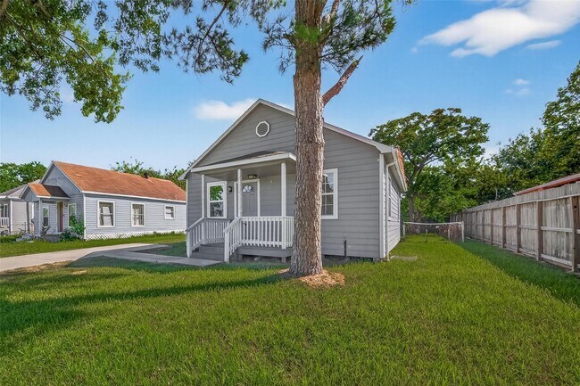 Photo - 2313 35th Ave N