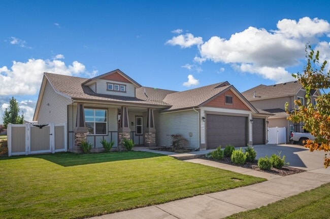 Building Photo - 3 bed with Office Rancher in the Landings ...