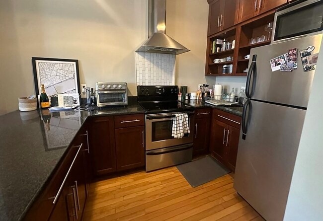 Building Photo - 656 Tremont St Unit 4 Rental